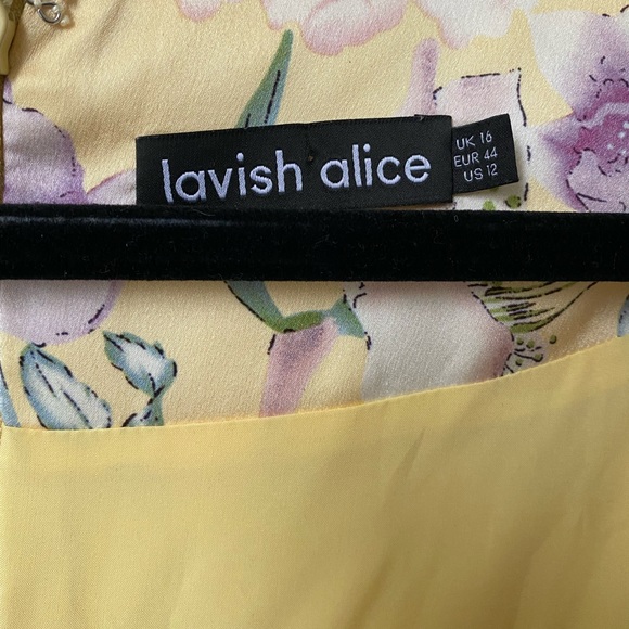 Beautiful satin Lavish Alice Floral Dress - Picture 4 of 5